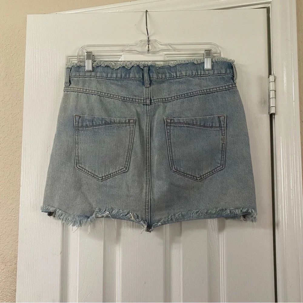 Express Straight Mini Mid Rise Distressed Light Wash Jean Denim Skirt Size 8 - Picture 7 of 14